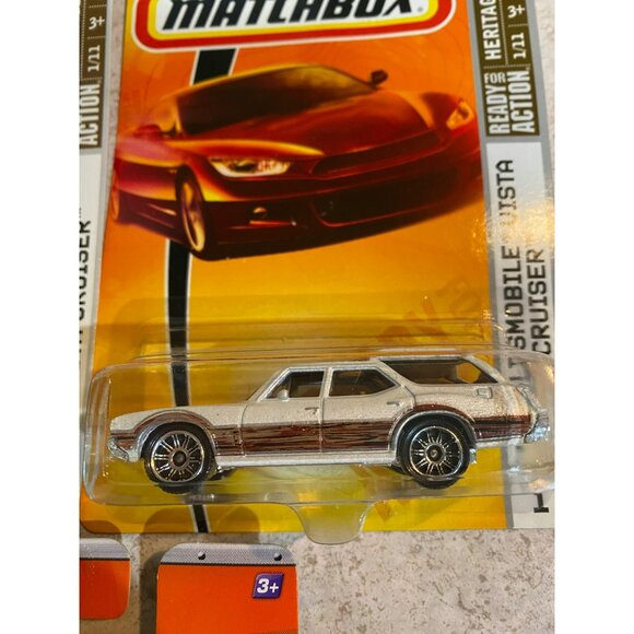 Matchbox 2009 #1 '71 Oldsmobile Vista Cruisers Bundle of 3 - Picture 6 of 11